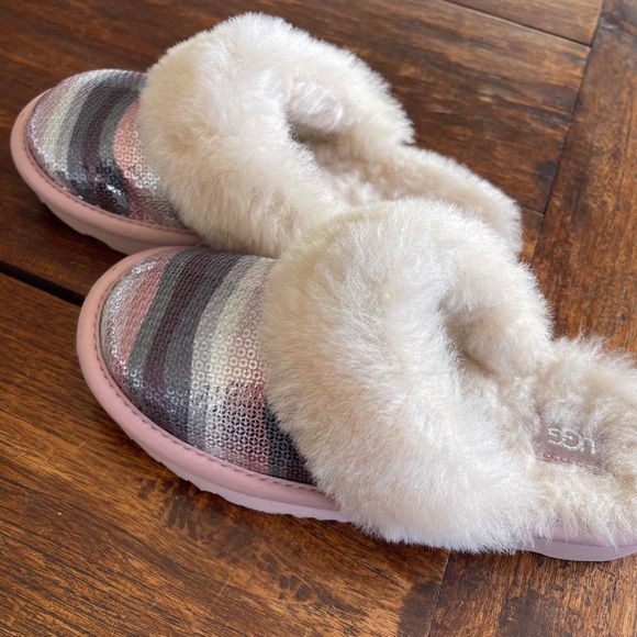 Authentic UGG Girl Slippers - Girls pink dazzle sequence slippers - size 2 - Picture 6 of 11